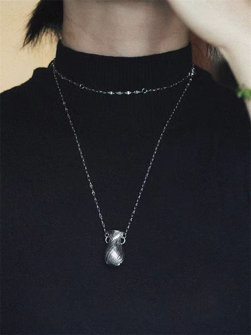 Elegante collana con ciondolo  - Vintage Fashion Sketches recensione e prezzo