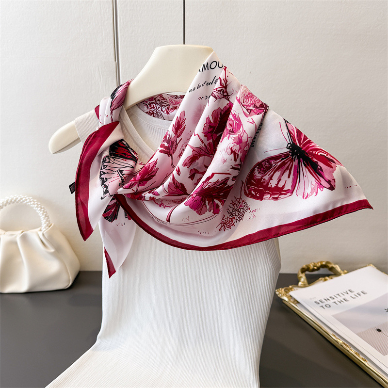 Foulard Quadrato in Seta con S - Vintage Fashion Sketches recensione e prezzo