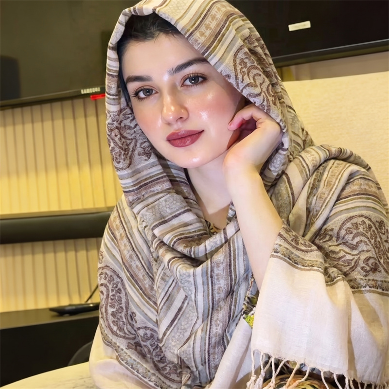 Hijab Vintage con Stampa Paisl - Vintage Fashion Prints recensione e prezzo